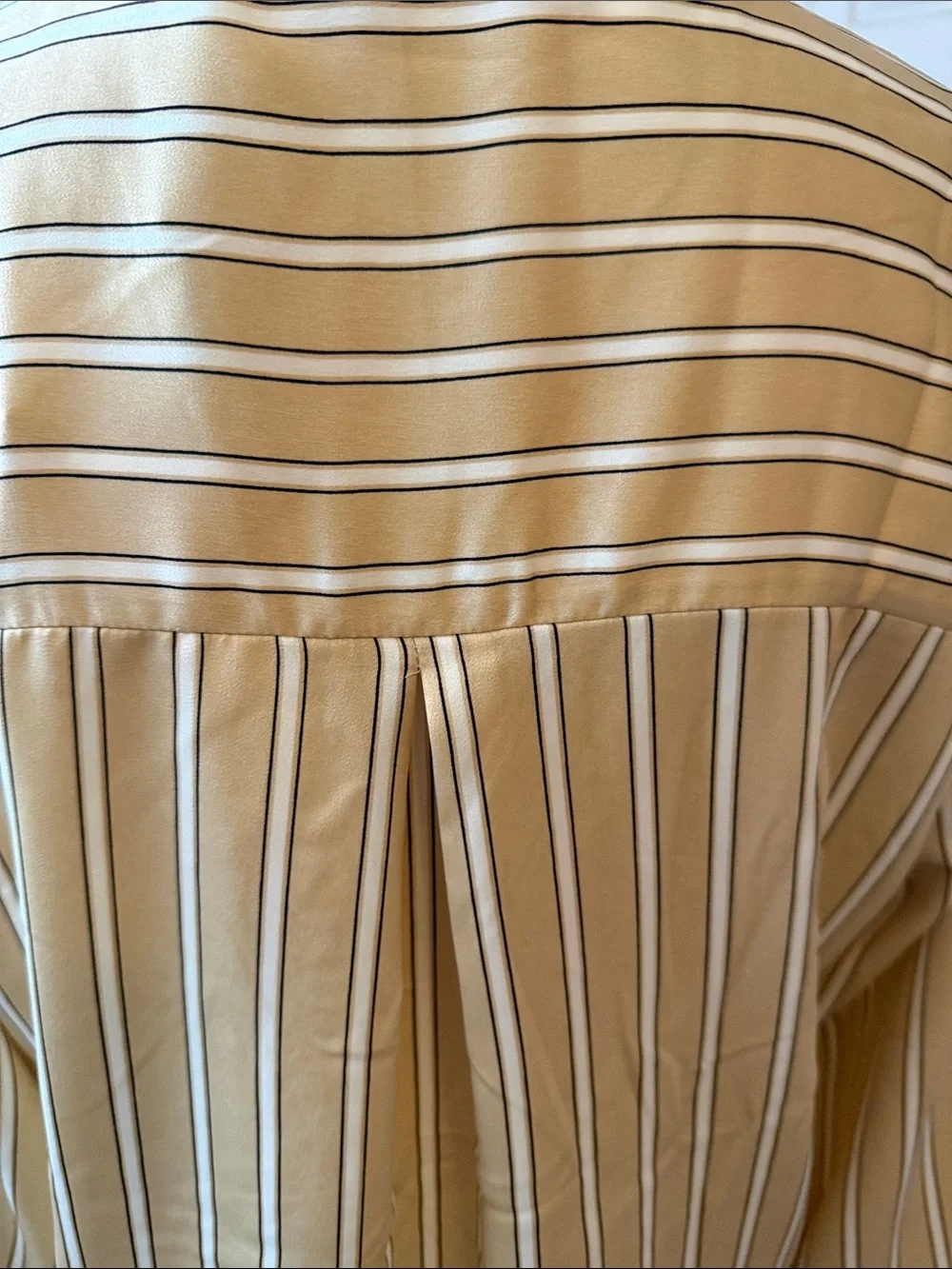 Elie Tahari Smartly Styled Striped Silky Button-Up Blouse Tan & White Med NWT